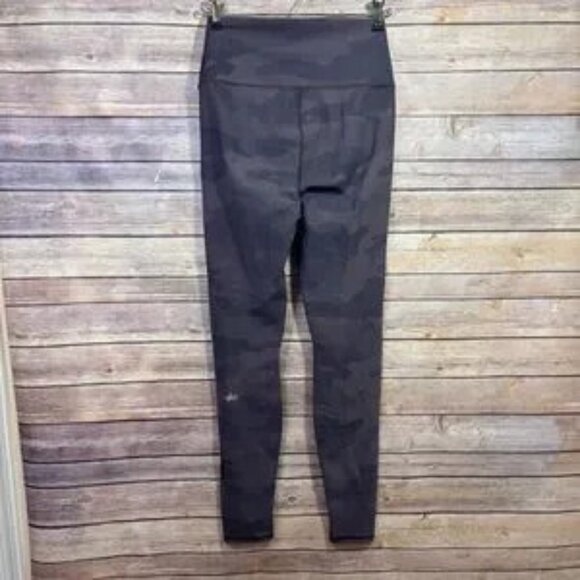 ALO Yoga Camouflage High Waist Vapor Legging - Gray Camo full length Size Small - Picture 3 of 4